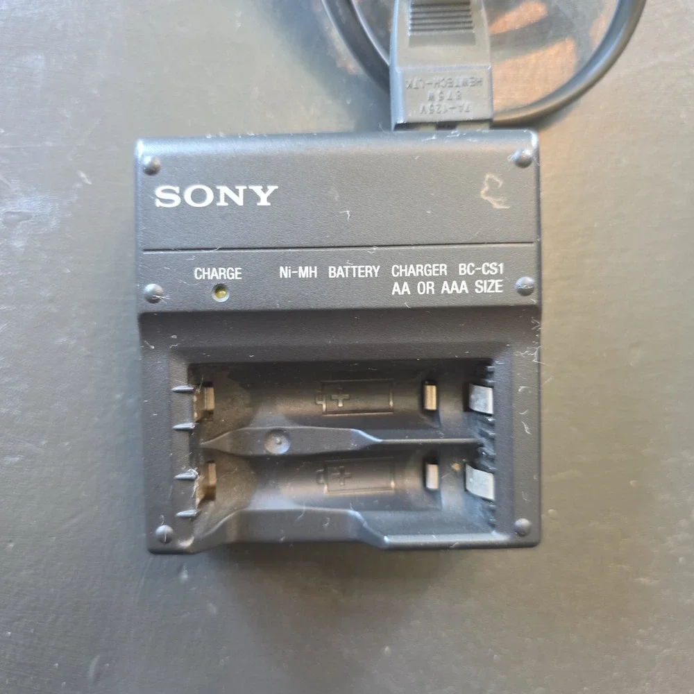 Sony BC-CS1 Ni-MH Battery‎ Charger Black for AA or AAA Batteries with Power Cord
